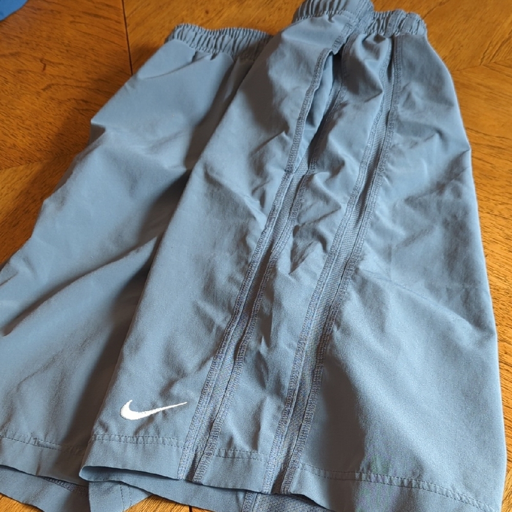 Nike Men's Gray Athletic Shorts - Picture 4 of 6